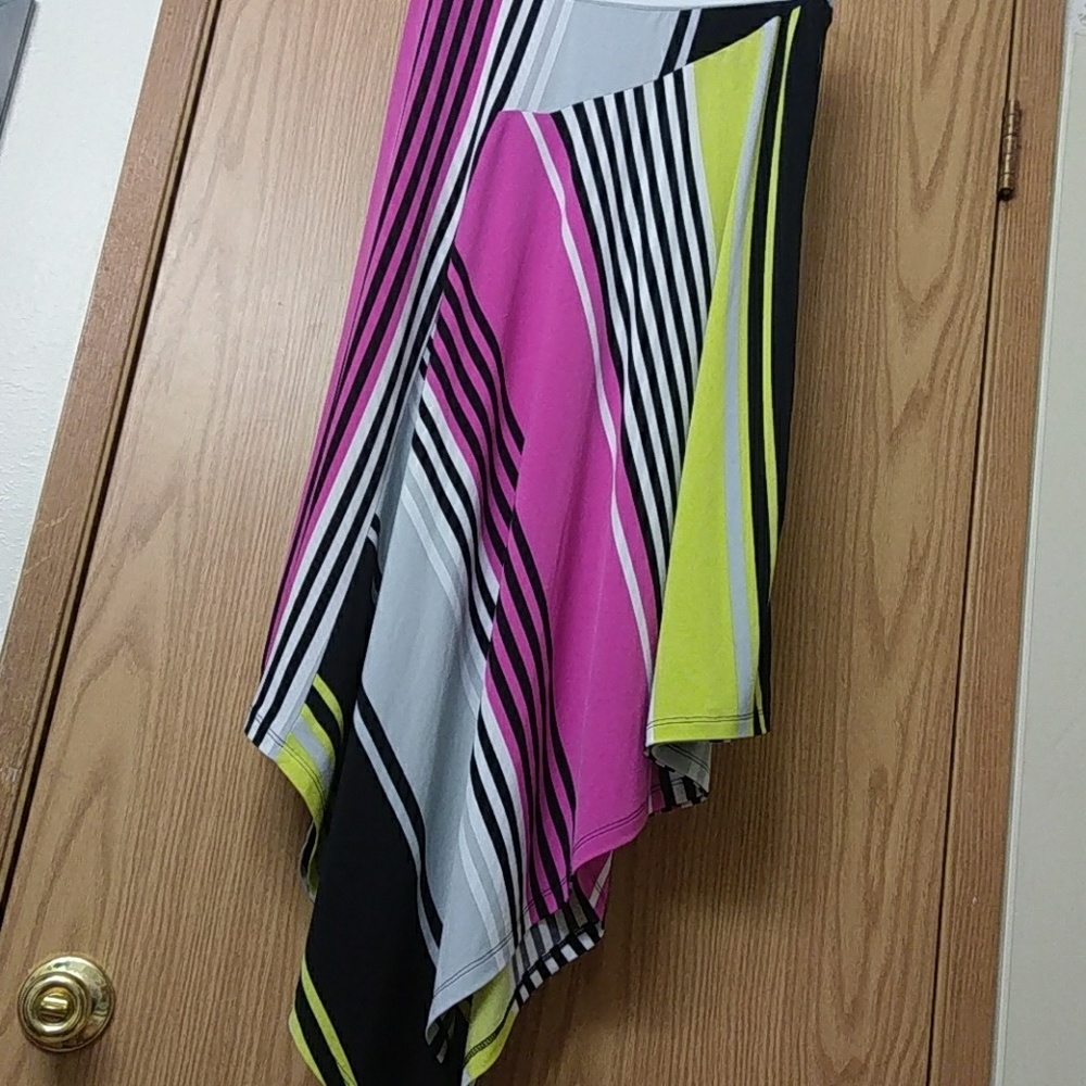 One world asymmetrical skirt - Picture 1 of 6